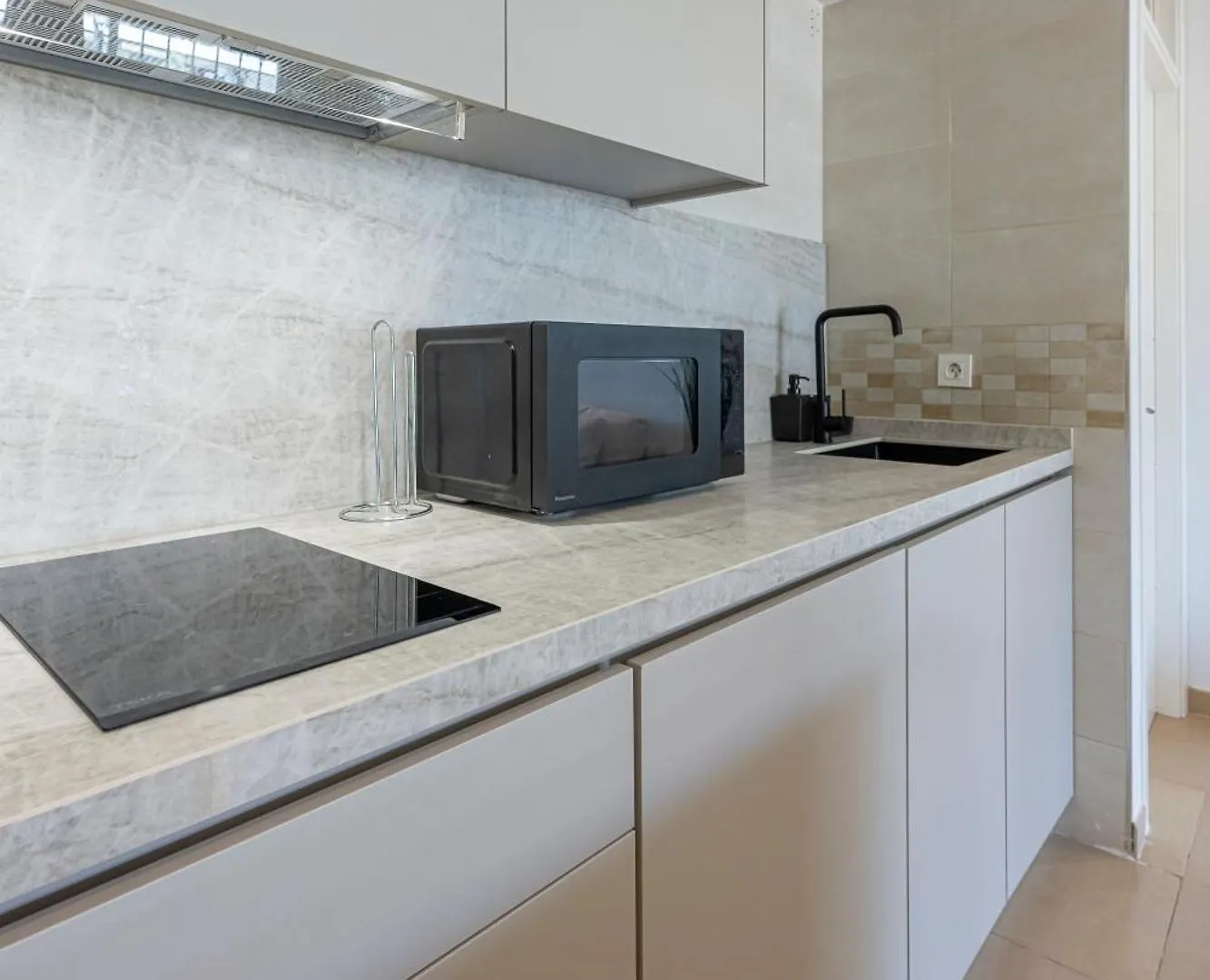 Cozy 1 Bedroom Apartment With 2 Pools & Tennis Court 마르베야 스페인