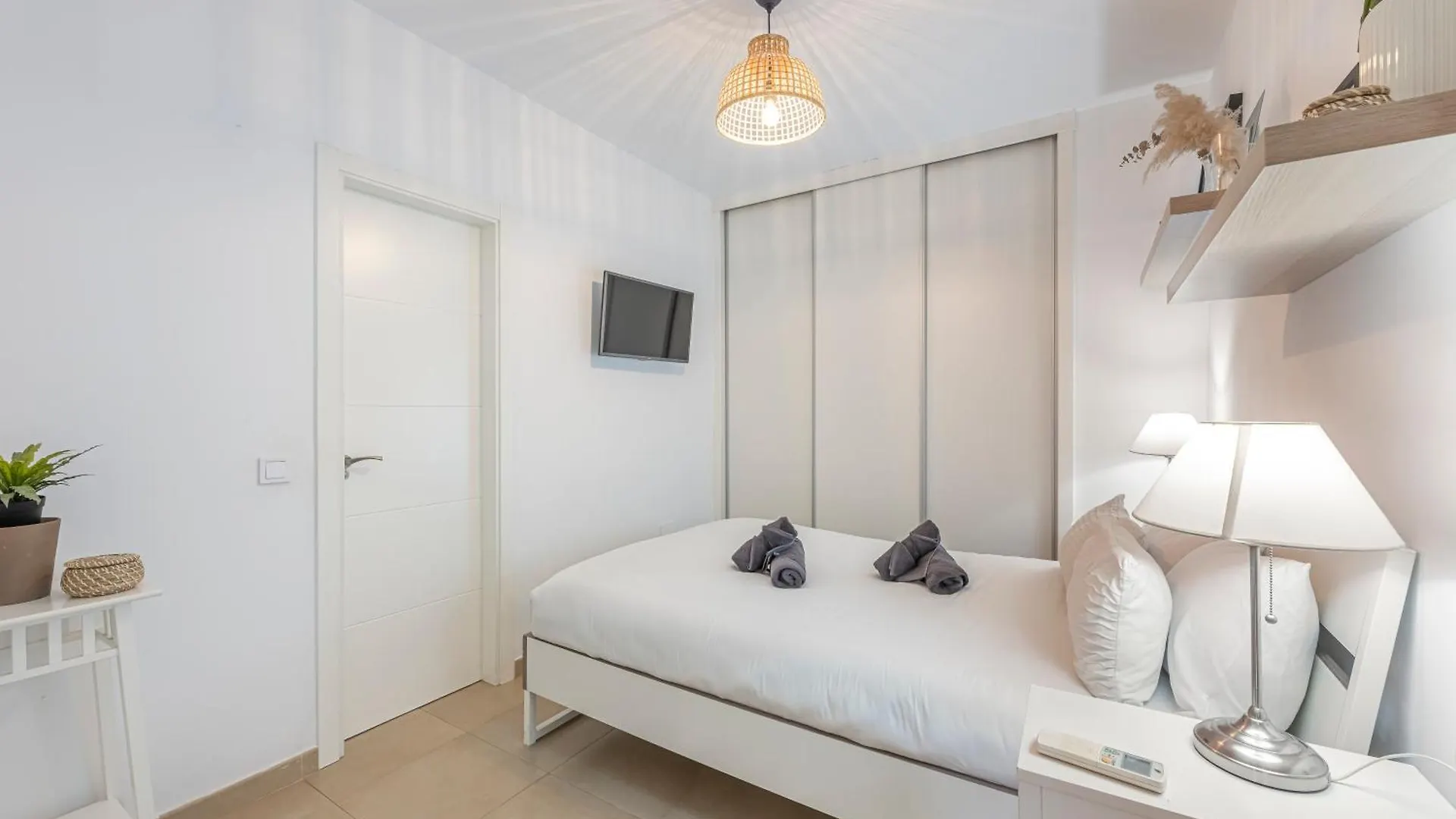 Cozy 1 Bedroom Apartment With 2 Pools & Tennis Court 마르베야