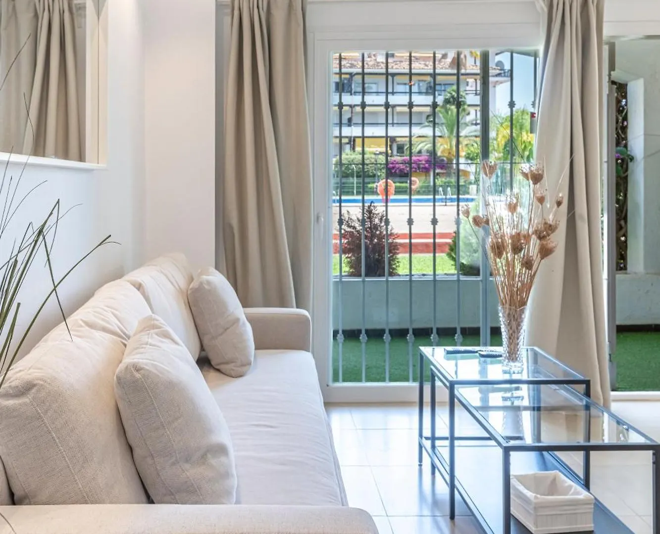 Cozy 1 Bedroom Apartment With 2 Pools & Tennis Court 마르베야 0*,  스페인