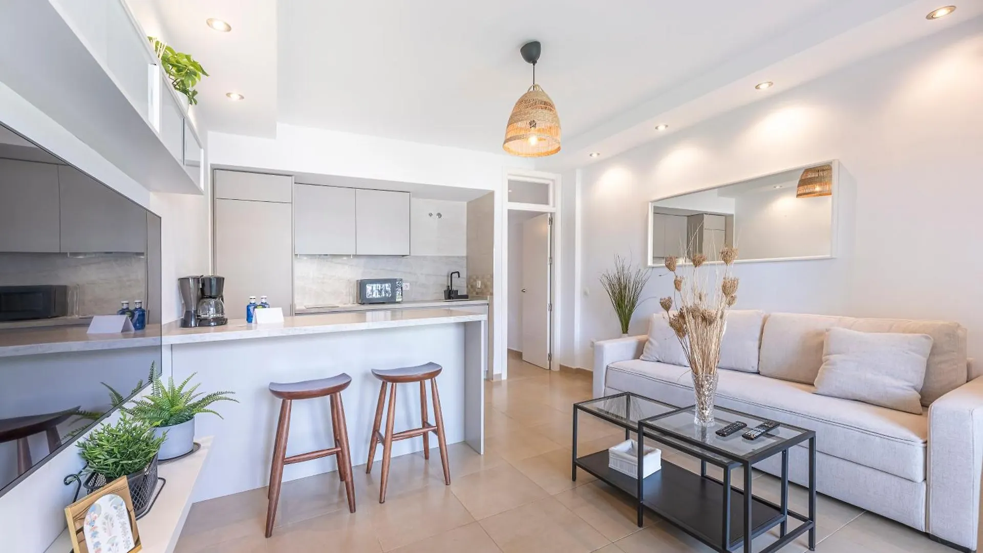 Cozy 1 Bedroom Apartment With 2 Pools & Tennis Court 마르베야 스페인